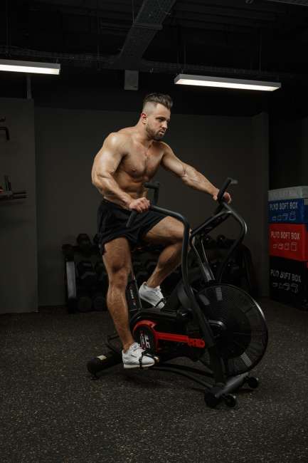 Полупрофессиональный аэробайк UltraGym UG-AB006